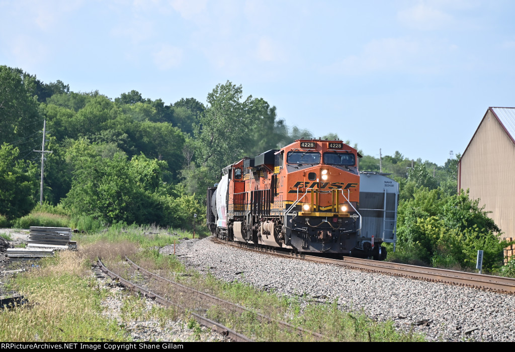 BNSF 4228